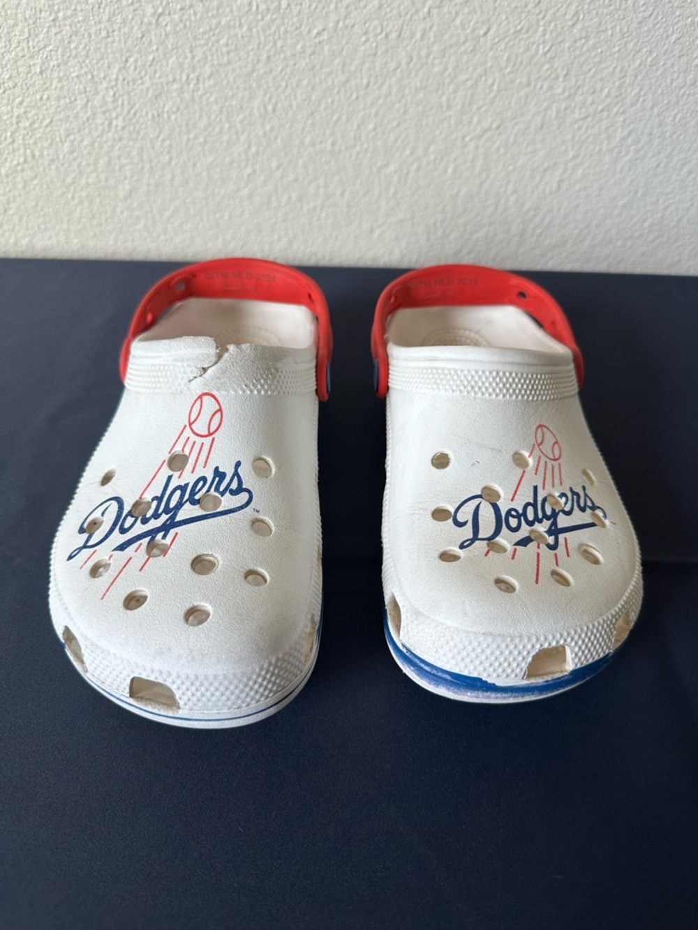 2024 MLB Los Angeles Dodgers Crocs Classic Clog W8 M6 Distressed Beater